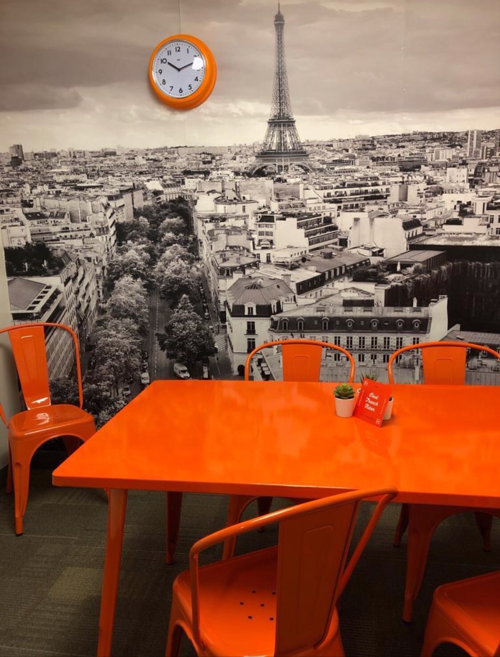 the perfect classroom for your french classes. feels like taking your french class in Paris. 